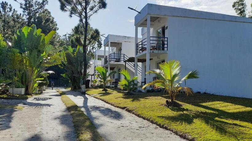 اتاق خانوادگی, The Sanctuary Lodge