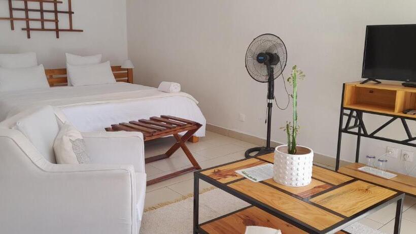 اتاق خانوادگی, The Sanctuary Lodge