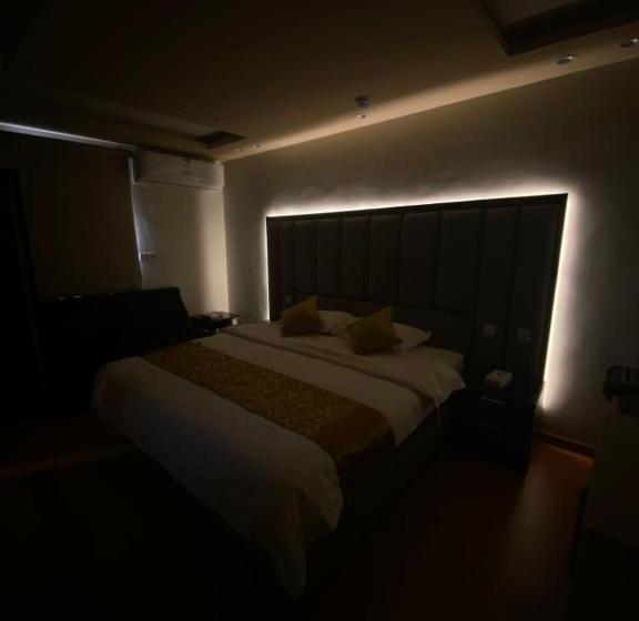 جناح, فندق ادوماتو Adomato