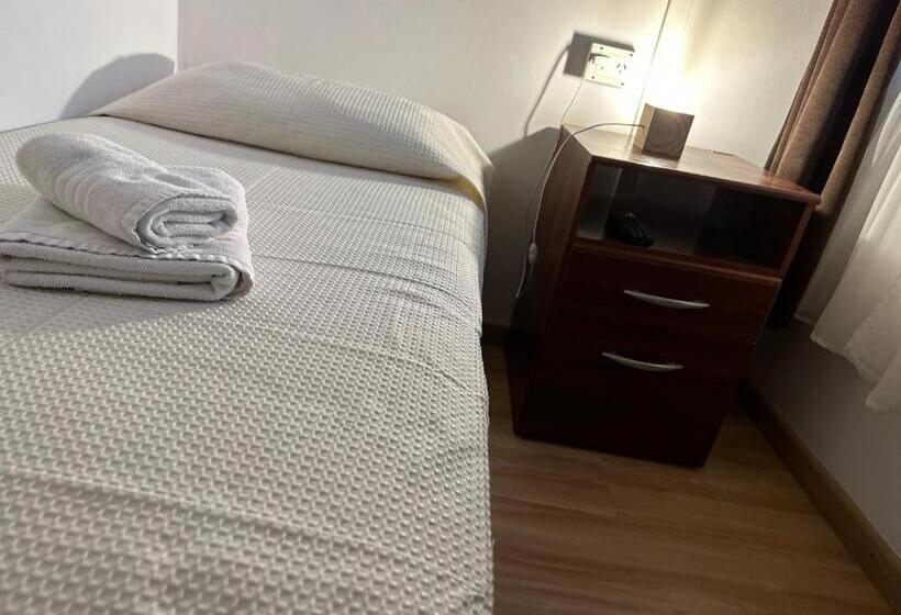 标准单人间, Kelman