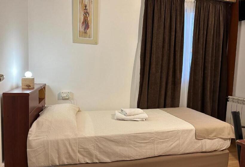 标准单人间, Kelman