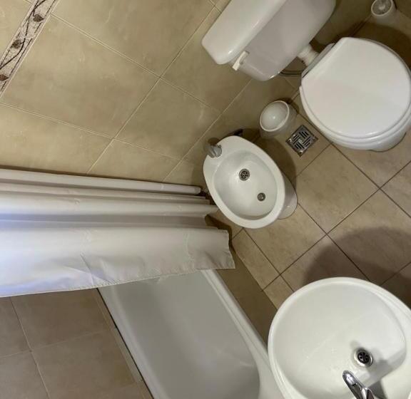 标准三人间, Kelman