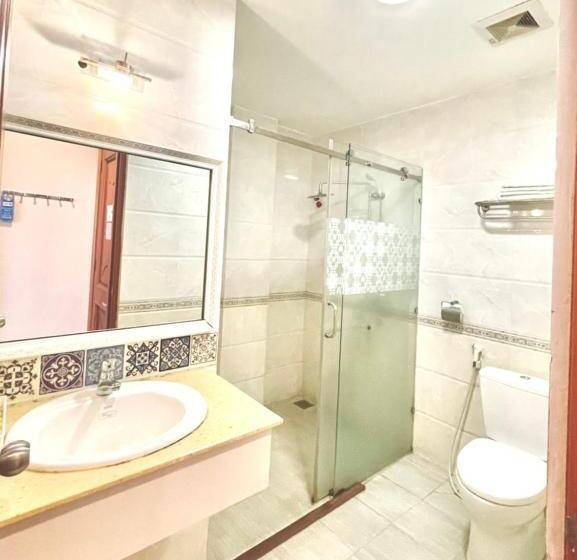 اتاق سوپریور, Mai Vang