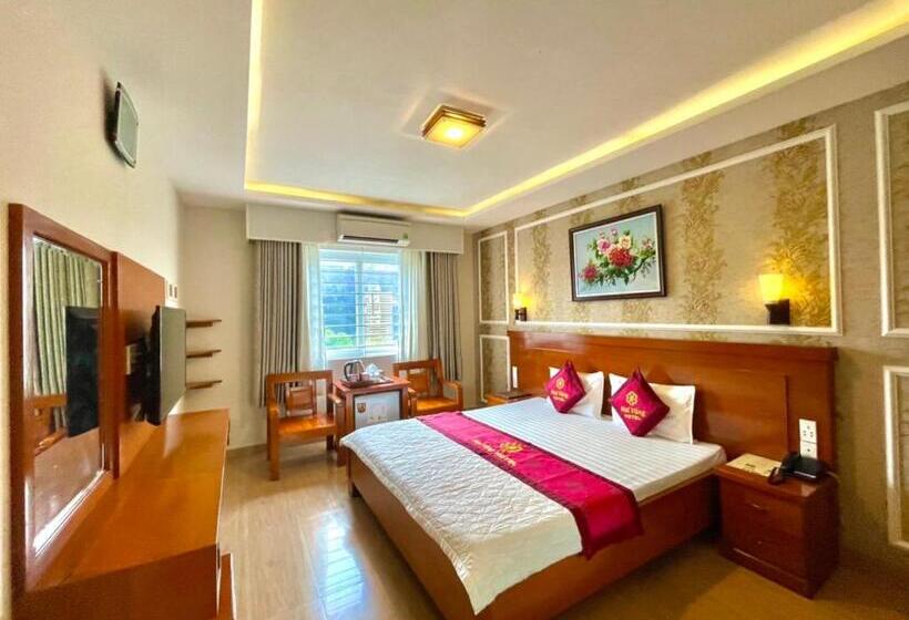 اتاق سوپریور, Mai Vang