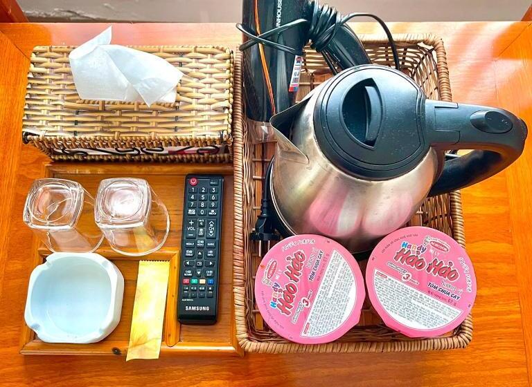 اتاق لوکس, Mai Vang