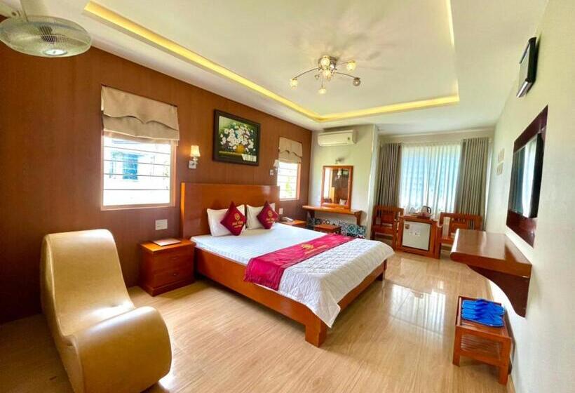 اتاق لوکس, Mai Vang