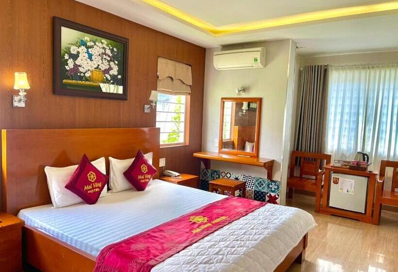 اتاق لوکس, Mai Vang