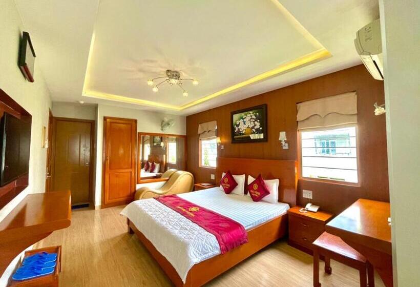 اتاق لوکس, Mai Vang