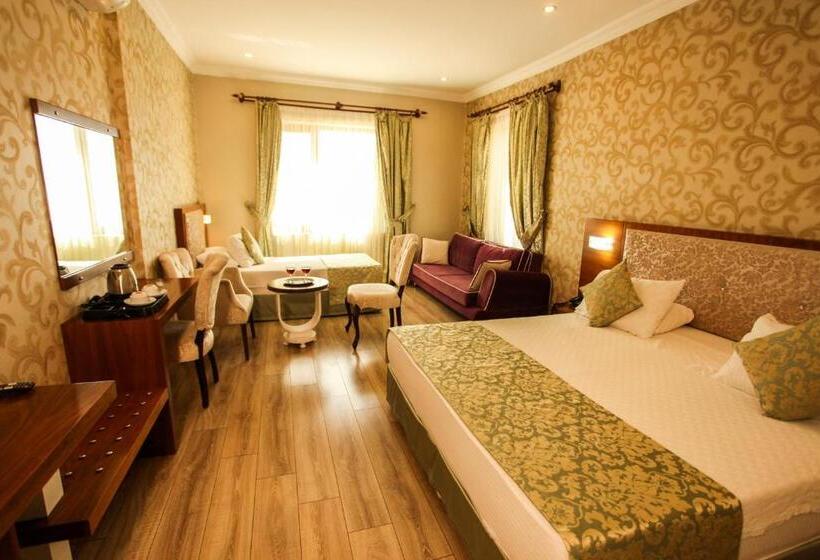 جناح عائلي, Tuğhan