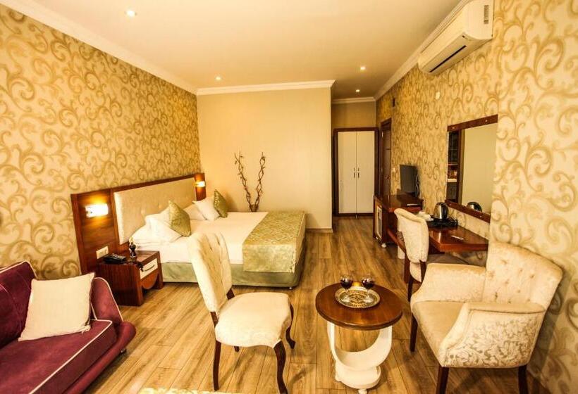 جناح عائلي, Tuğhan