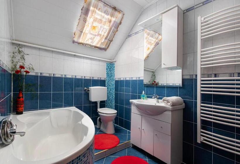 침실 3개 아파트, Unicum Vendégház