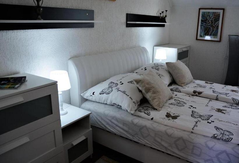 침실 3개 아파트, Unicum Vendégház