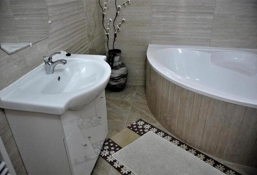 침실 3개 아파트, Unicum Vendégház