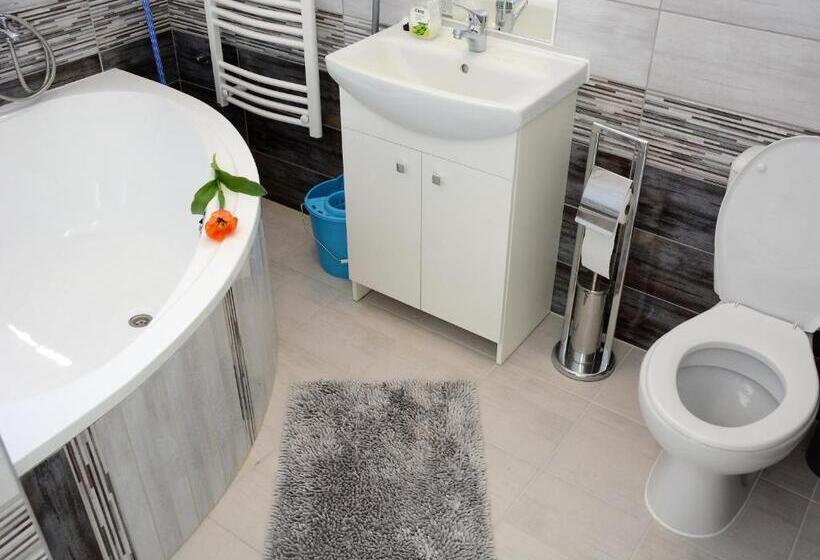 침실 2개 아파트, Unicum Vendégház