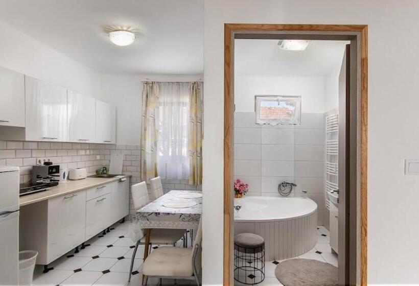 스위트, Unicum Vendégház