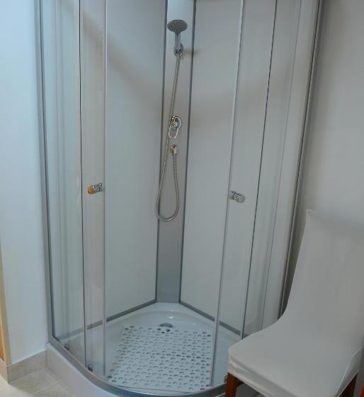 스탠다드 스튜디오, Unicum Vendégház