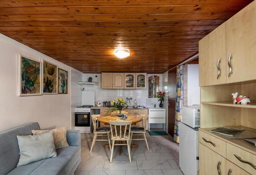 디럭스 스튜디오, Unicum Vendégház