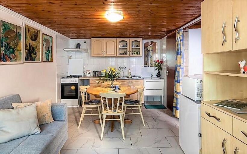 디럭스 스튜디오, Unicum Vendégház