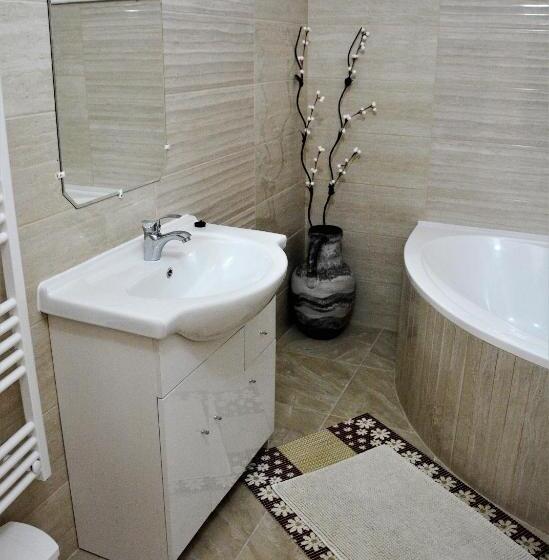 침실 3개 아파트, Unicum Vendégház