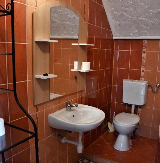 침실 3개 아파트, Unicum Vendégház