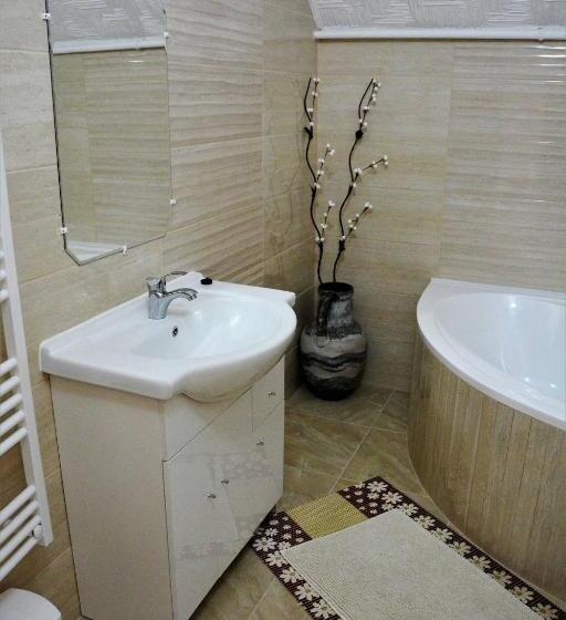 침실 3개 아파트, Unicum Vendégház