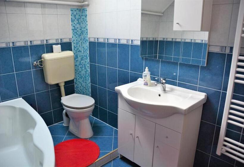 침실 3개 아파트, Unicum Vendégház