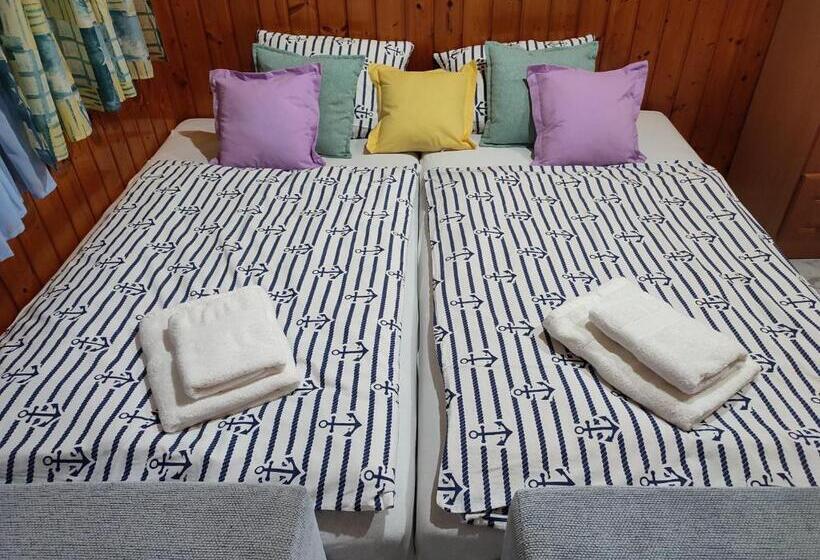 스탠다드 스튜디오, Unicum Vendégház