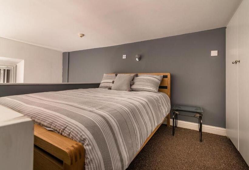 스탠다드 스튜디오, Platform City Studio With Parking