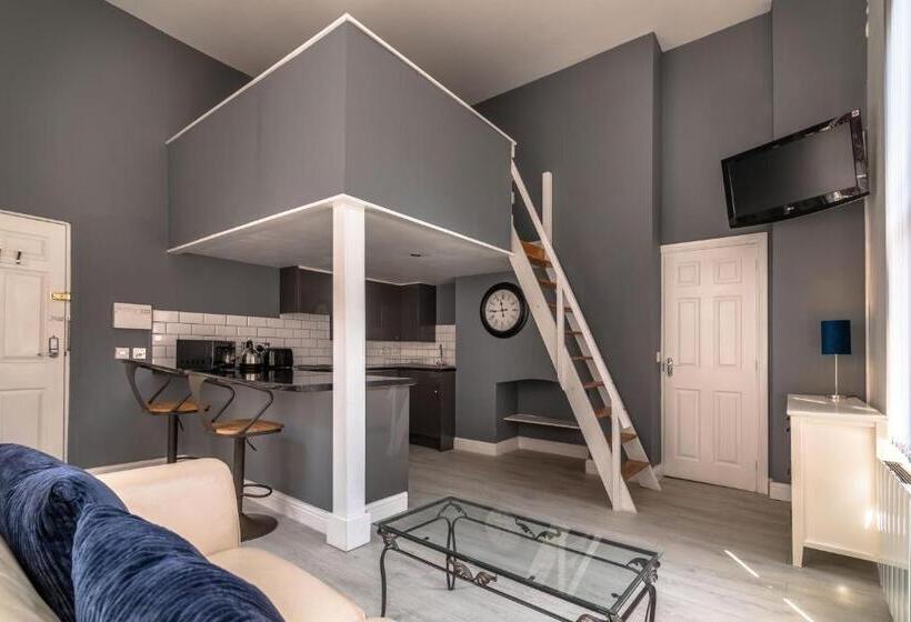 스탠다드 스튜디오, Platform City Studio With Parking