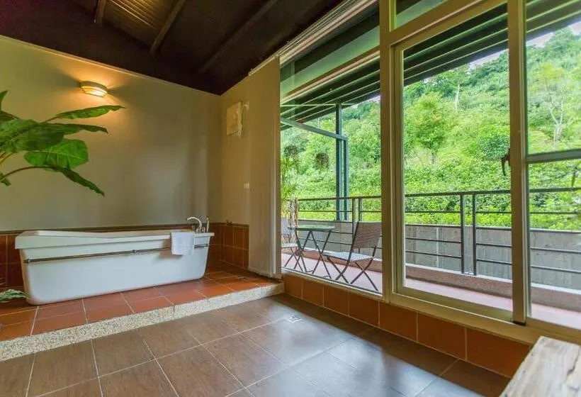اتاق خانوادگی, Sun Hola Villa
