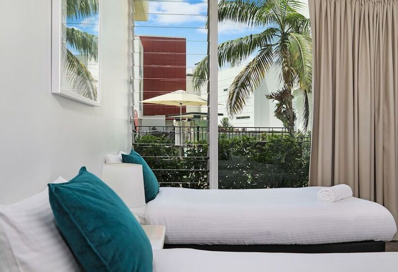 プールビューの３ベッドルームアパート, Element On Coolum Beach