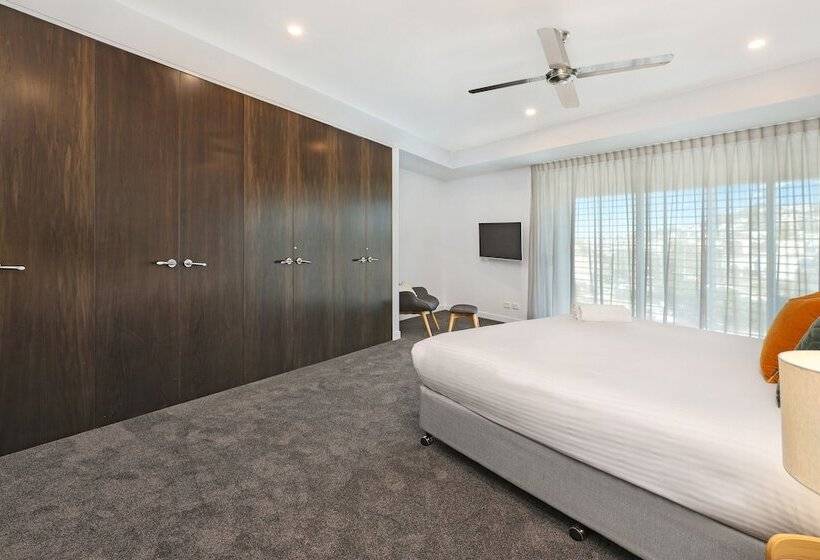 プールビューの３ベッドルームアパート, Element On Coolum Beach