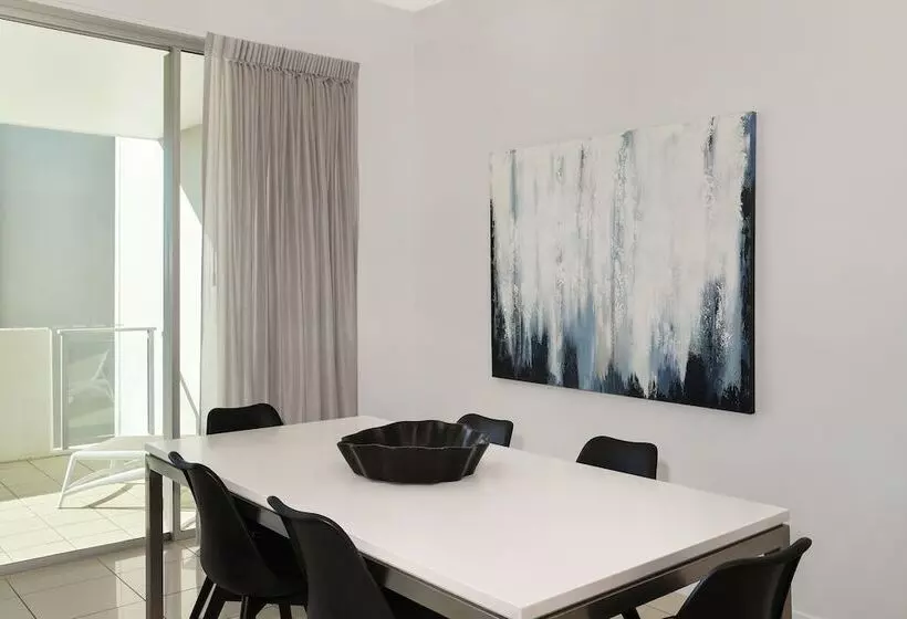 プールビューの3ベッドルームアパート, Element On Coolum Beach