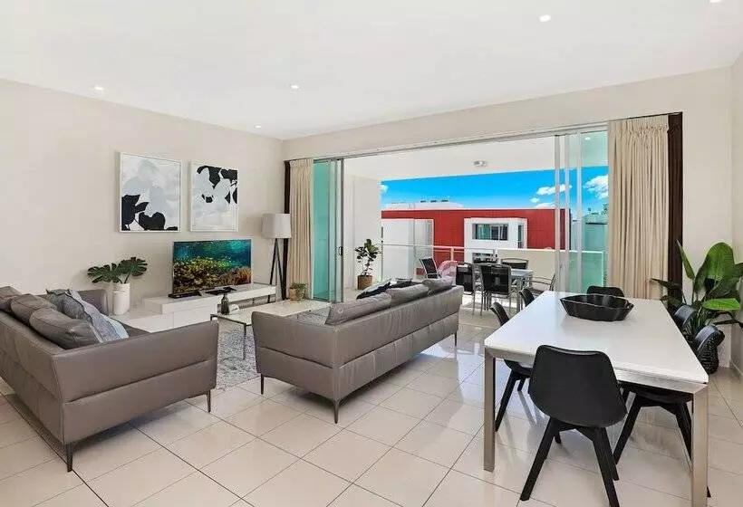 プールビューの3ベッドルームアパート, Element On Coolum Beach