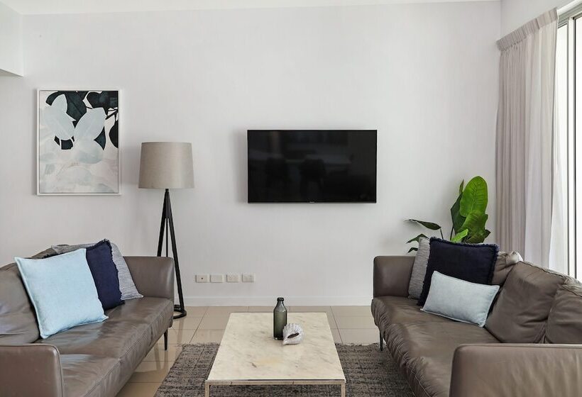 プールビューの３ベッドルームアパート, Element On Coolum Beach