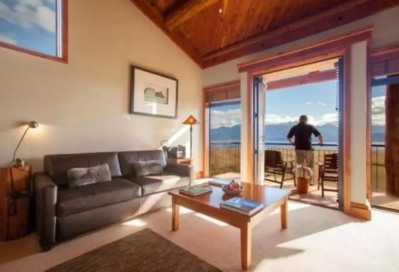 سوییت اجرایی, Fiordland Lodge