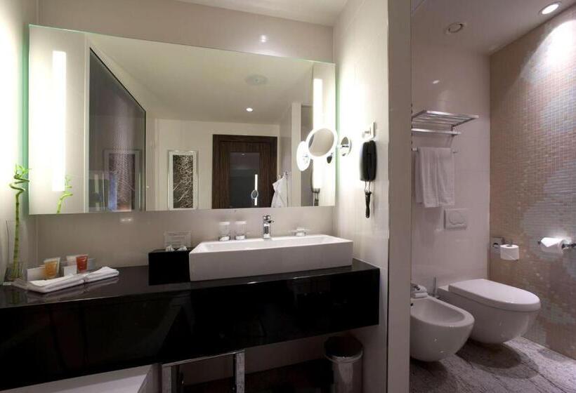 اتاق لوکس با چشمانداز دریا, Kempinski Palace Portorož