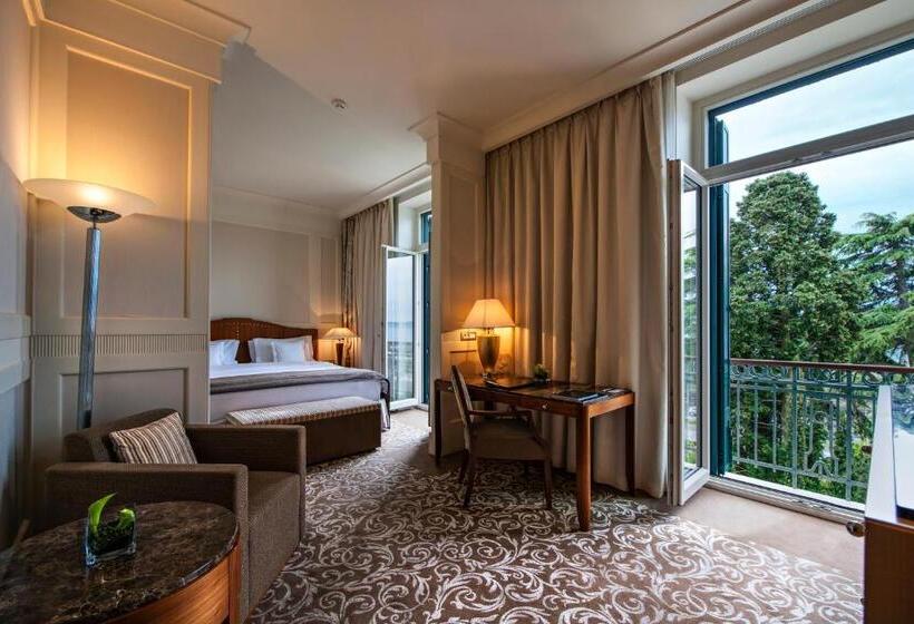 اتاق لوکس با چشم‌انداز دریا, Kempinski Palace Portorož