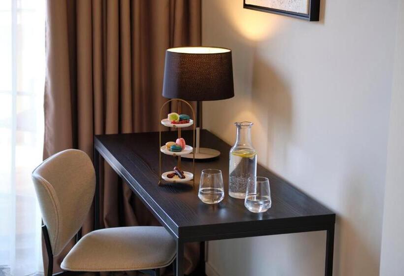 اتاق لوکس با چشمانداز دریا, Kempinski Palace Portorož