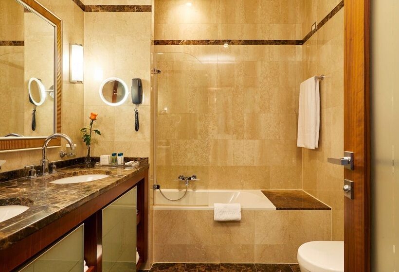 اتاق لوکس با چشمانداز دریا, Kempinski Palace Portorož