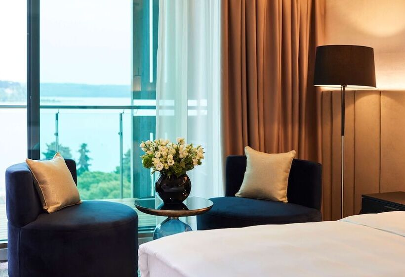 اتاق لوکس با چشمانداز دریا, Kempinski Palace Portorož