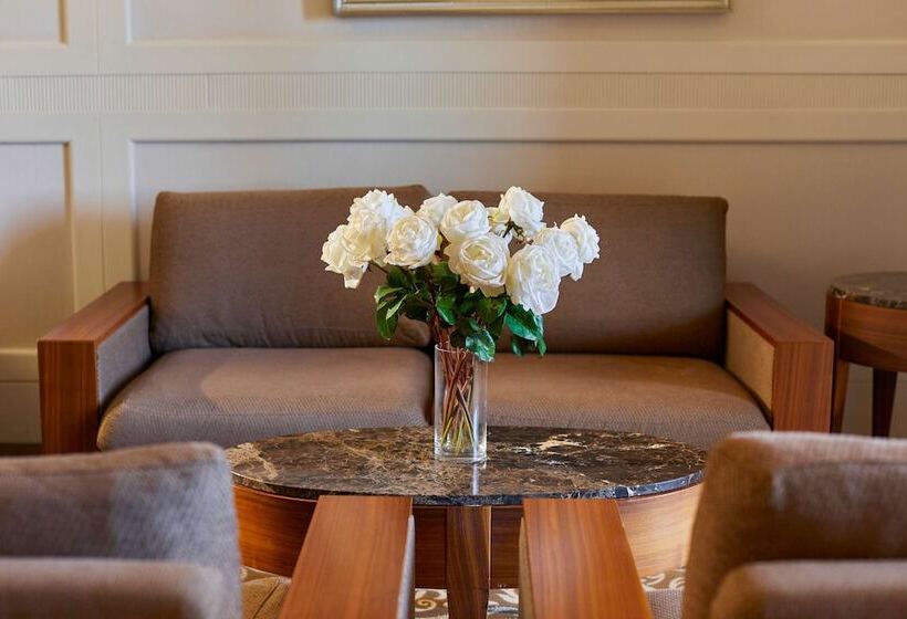 اتاق لوکس با چشمانداز دریا, Kempinski Palace Portorož