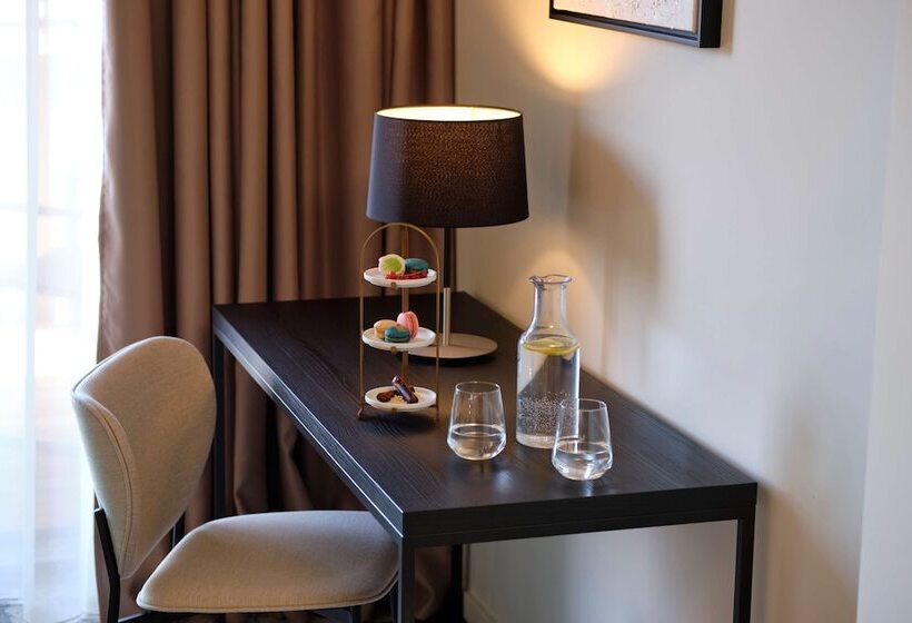 اتاق لوکس با چشمانداز دریا, Kempinski Palace Portorož