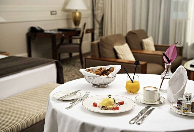 اتاق لوکس با چشمانداز دریا, Kempinski Palace Portorož