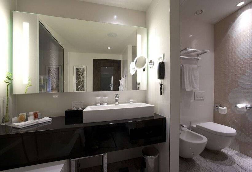 اتاق لوکس با چشمانداز دریا, Kempinski Palace Portorož