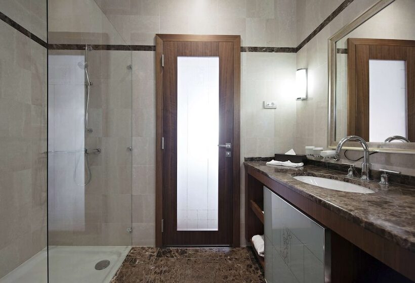 اتاق لوکس با چشمانداز دریا, Kempinski Palace Portorož