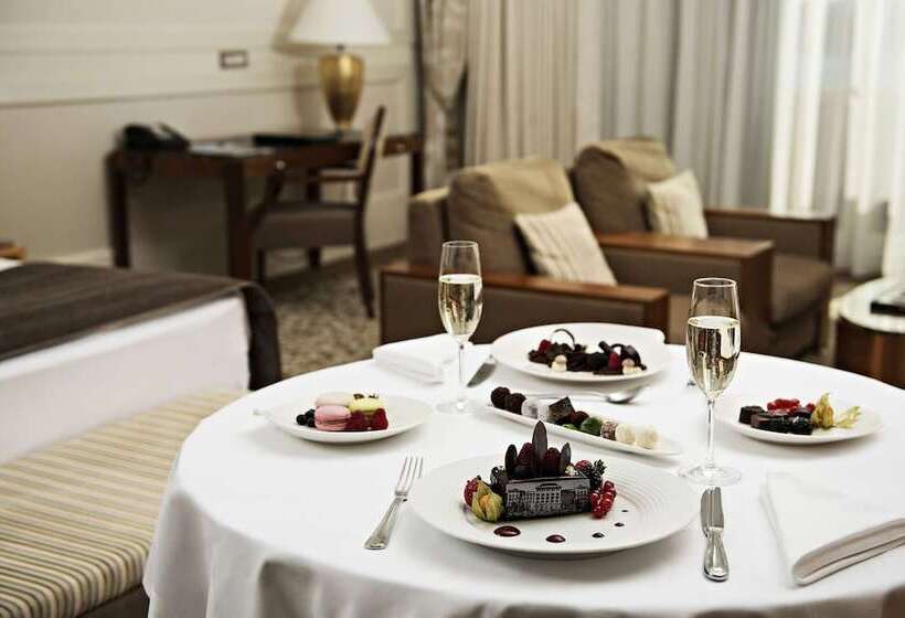 اتاق لوکس با چشمانداز دریا, Kempinski Palace Portorož