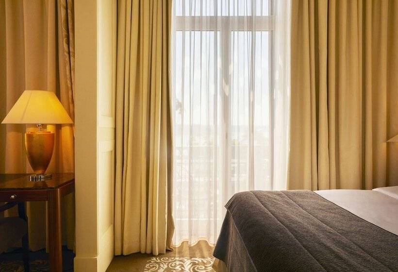 اتاق سوپریور با چشمانداز دریا, Kempinski Palace Portorož