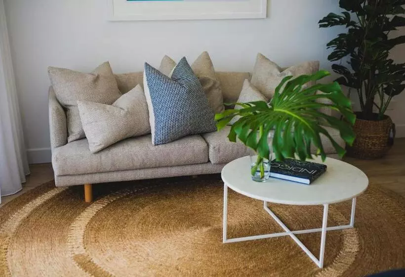 2 Bedroom Deluxe Apartment Sea View, Tingirana Noosa