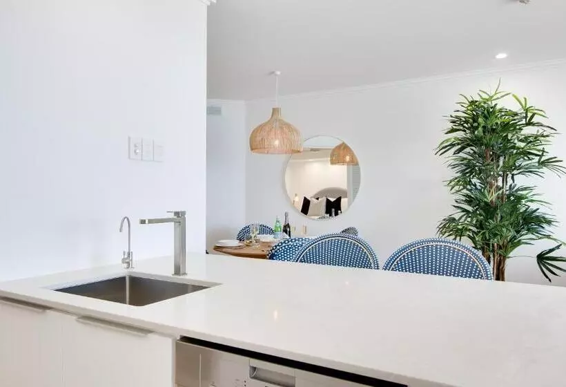 2 Bedroom Deluxe Apartment Sea View, Tingirana Noosa